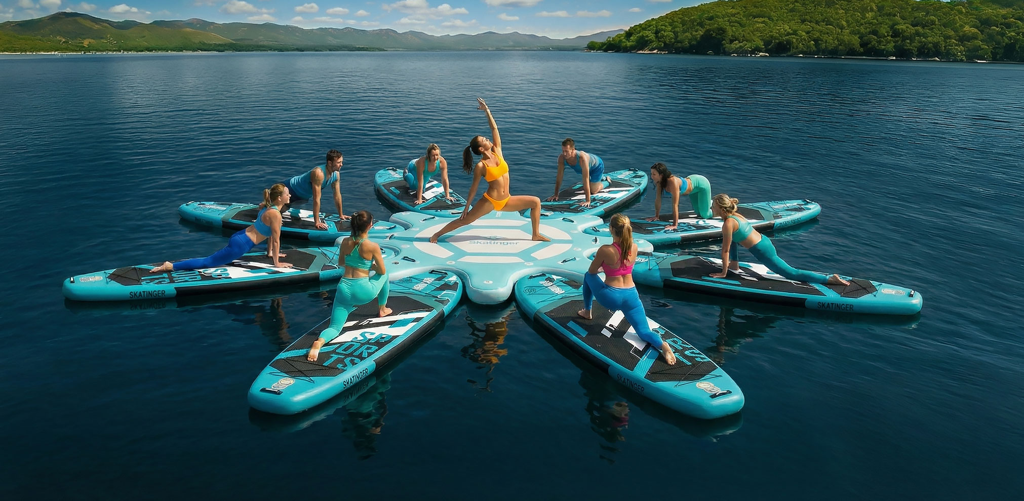 Grande piattaforma Yoga Dock gonfiabile SKATINGER per sessioni di yoga e fitness di gruppo sull'acqua